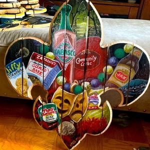 100% Handcrafted/Hand painted Fleur de Lis